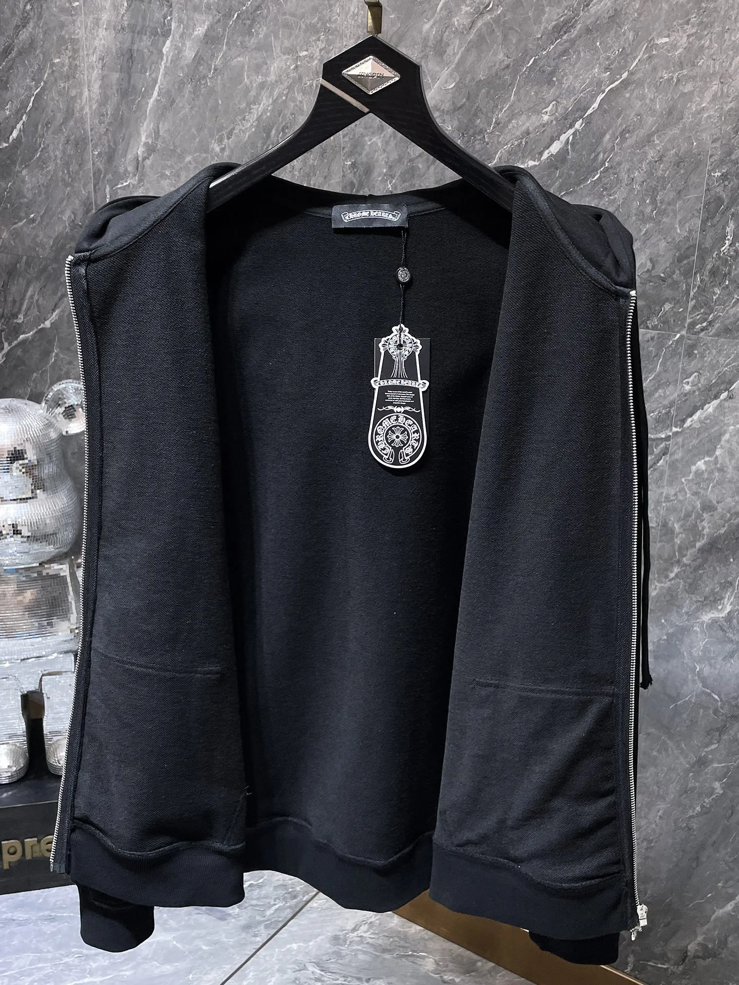 P250 Chrome Hearts Autumn and Winter 2025 Counter Synchronization ❤️ Chrome Sanskrit Cross Foamed Sweatshirt Improved Customized Version 1:1 High-Gram Weight High-Quality Fabric Recommended Color: White Black Size: S, M, L, XL